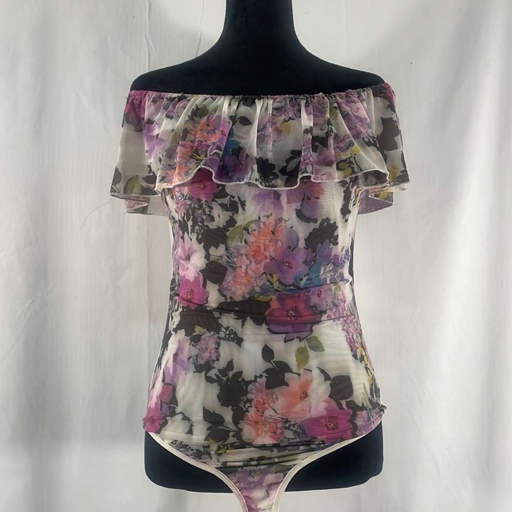 Bebe off the shoulder Floral top, blouse, ruffle,bodysuit, Size Medium